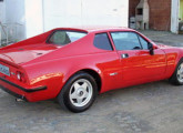 Adamo GT II: sua traseira lembrava a Ferrari Dino. Muito bem conservado, o carro da imagem (ano 1977), matriculado em São Leopoldo (RS), foi posto à venda em 2013 (site rs.quebarato).