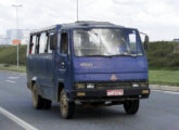 Antiga van TX 1600D, ainda operando em Confins (MG) em 2012 (foto: Bruno Santos / onibusbrasil).