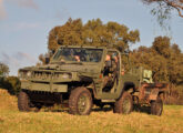 Jipe AM1 do Exército Brasileiro tracionando um reboque (fonte: Jorge A. Ferreira Jr.).