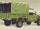 Agrale Marruá Cargo com teto de lona, na versão militarizada (posteriormente denominada AM 21).
