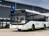 Protótipo do ônibus elétrico com chassi Agrale MT 17.0 LEe, fotografado diante da fábrica da Equipmake em Norfolk, Inglaterra.