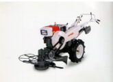Yanmar Agritech TC 12 equipado com cortador de grama.