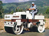 Rolo compactador vibratório articulado RV-2000.