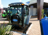 Cabine para trator Agrale no stand da Aral na Expointer 2018 (foto: LEXICAR). 