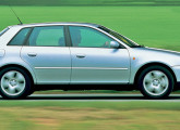 Audi A3 na versão cinco portas.