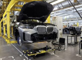 O novo híbrido plug-in BMW na linha de fabricação de Araquari.