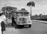 Outro ônibus Bons Amigos carioca tipo "torpedo" com mecânica Mercedes-Benz L-312, este fotografado em 1956 (fonte: Arquivo Público do Estado de São Paulo).