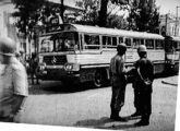 Bons Amigos LPO em fotograma de documentário com cena de rua no Rio de Janeiro (RJ) em 1969.