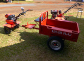 Versão mais recente do Tratorito, exposta na Agrishow 2015; em segundo plano, um motocultivador da marca (foto: LEXICAR).