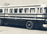 Carroceria Brasinca do início dos anos 50; a porta à frente do eixo dianteiro denota o uso de chassi especial para ônibus - no caso um Büssing alemão, com motor sob o piso.