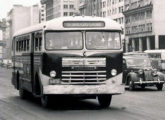 Brasinca-Scania da EMO - Empresa Municipal de Ônibus, circulando no Centro do Rio de Janeiro (RJ) em 1956 (fonte: Edegar Rios e Marcelo Prazs / ciadeonibus).