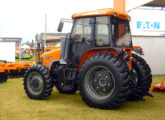 Trator BDY 10540 com cabine Implemaster; a imagem foi tomada no Agrishow 2017 (foto: LEXICAR).