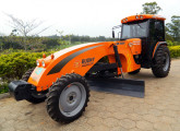 Motoniveladora NB 5000, de 2013, a menor da categoria disponível no mercado.