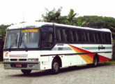 Em 1997 os rodoviários Busscar novamente passaram por leve mudança na grade; esta imagem mostra um El Buss 320 com chassi de motor dianteiro da Gidion Transporte e Turismo, de Joinville (SC) (foto: Alessandro Alves da Costa /egonbus).