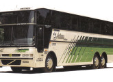 O luxuoso Jum Buss 380T, de 1993, foi o primeiro ônibus brasileiro a contar com vidros colados. O exemplar da foto, da Aritana Turismo, utilizava chassi Volvo B10M.