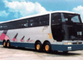 Jum Buss 400 em chassi Scania K 113 de quatro eixos exportado para a operadora peruana Civa; note a faixa divisória entre os para-brisas, novamente modificada (fonte: portal onibusbrasil).