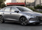Sedã híbrido plug-in King - segundo modelo montado no Brasil pela BYD.