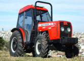 Cabine Cabifort basculante com estrutura de aço-carbono sobre trator leve  Massey Fersuson.