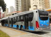 Ônibus semelhante em vista ¾ posterior (foto: Ivan da Silva Lopes / onibusbrasil).