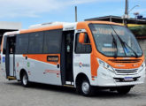 Micro urbano com vidros colados sobre chassi Mercedes-Benz LO-916 pertencente à Auto Viação Vera Cruz, de Belford Roxo (RJ); note a caixa de faróis, já levemente diferente do modelo anterior (foto: Leonardo Lopes / onibusetransporte).