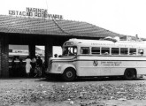 Ônibus rodoviário Caio sobre caminhão Mercedes-Benz L-3250 alemão, em foto histórica na estação rodoviária de Maringá, em plena conquista do oeste paranaense, no início da década de 50 (fonte: internet, Márcio Fabien).