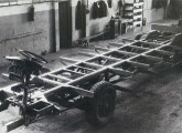 Chassi Siccar com motor traseiro, fabricado nos anos 50 sob licença da italiana Sicca.