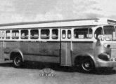 Um carro semelhante, recém-saído da fábrica em março de 1957, destinado ao transporte urbano de Guarulhos (SP) (fonte: portal saopauloantiga).  