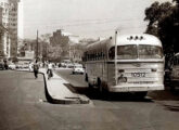 Um Caio-LP urbano circula pela praça da Bandeira, Rio de Janeiro (RJ), em abril de 1962 (fonte: Arquivo Nacional / classicalbuses).