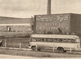 Veículo semelhante circulando pela Via Anchieta (SP) em janeiro de 1960 (foto: Manchete).