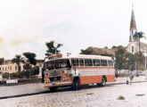 Ônibus Caio em chassi Mercedes-Benz atendendo à linha para São José dos Pinhais (PR), estacionado na Praça Rui Barbosa, Curitiba, no início da década de 60 (fonte: Ivonaldo Holanda de Almeida).