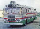 UrbanoJaraguá II, de 1966, sobre chassi Mercedes-Benz LPO; a "capelinha" com o número da linha indica ser ônibus carioca.