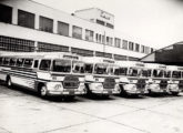 Cinco rodoviários Scania em agosto de 1964 alocados à frota da empresa baiana Expresso Salvador, operadora da rota Salvador-Rio de Janeiro "em apenas 27 horas, em vez das 34 ou 36 de outros tempos" (fonte: Jorge A. Ferreira Jr.).
