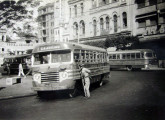 Ônibus de 1947, com carroceria Caio e chassi leve Ford norte-americano; pertencente à empresa Pedrosa, servia ao transporte urbano de Recife (PE) (fonte: Werner Keifer).