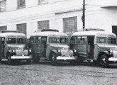 Sinal dos tempos: lotações sobre chassis de caminhões leves Chevrolet 1946 para transporte rodoviário entre São Paulo e Curitiba. 