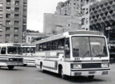 Um Corcovado Executivo sobre plataforma Mercedes-Benz O-355 da Unica se aproxima da antiga estação rodoviária paulistana, na Luz (foto: Fábio Dardes / onibusbrasil).