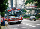 Veículo semelhante, pertencente à Auto Viação Jurema, de São Paulo (SP), circulando pela avenida 9 de Julho na década de 80 (fonte: João Marcos Turnbull / onibusnostalgia).