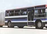 Articulado Scania B 111 com duas portas e motor dianteiro.