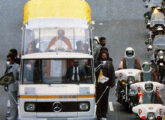 O Papa João Paulo II em um de seus muitos desfiles pelas ruas brasileiras (fonte: Jorge A. Ferreira Jr.).