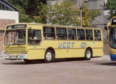 A seguir, mais quatro Vitória padron com mecânica Volvo B58 operados por cooperativas uruguaias: o carro 101, da UCOT (ao lado de um Busscar), ...