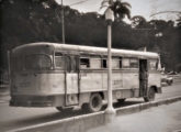 Carbrasa-LP da carioca ETAL, empresa que explorava a linha Lins-Urca, ligando um bairro da Zona Norte à Zona Sul; o veículo foi fotografado em 1965, quando atravessava o centro da cidade (foto: Augusto Antônio dos Santos / ciadeonibus).