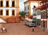 Rodoviário Carbrasa-Volvo estacionado na Praça Tiradentes, em Ouro Preto (MG), na segunda metade da década de 50 (foto: Juvêncio de Souza).