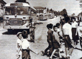 Três Carbrasa-Volvo de meados dos anos 50 operando em Taboão da Serra (SP); a foto foi tomada em 1960 (fonte: Ivonaldo Holanda de Almeida).