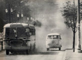 Um ônibus Carbrasa ilustrou reportagem de 1963, da revista O Cruzeiro, sobre poluição na capital paulista (foto: José Pinto / O Cruzeiro).