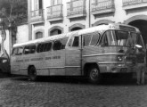 Carbrasa-Volvo do Expresso Santa Cruz, empresa mineira operando entre Belo Horizonte, Mariana e Ouro Preto; a fotografia, do final da década de 50, foi tomada em Ouro Preto (fonte: Carlos Alberto Vitório). 