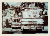 Tomada no final da década de 60, esta foto mostra um ônibus de modelo semelhante ao do desenho anterior, pertencente à carioca Auto Viação Taninha, seguido de um Cermava e um Grassi (fonte: Marcelo Prazs / ciadeonibus).