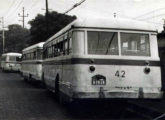 Em fotografia de 1954, dois Volvo-Carbrasa 1950 aparecem estacionados num ponto final na Zona Norte do Rio de Janeiro (RJ) (fonte: site rionibusantigo).