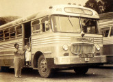 Rodoviário Volvo-Carbrasa da empresa EVA; a imagem é um instantâneo da viagem do futuro editor de Lexicar com sua família, em 1954, a São Lourenço (MG) (foto: Josef Scharinger).