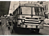 Volvo operado pela carioca Viação Taquara; a empresa fazendo a ligação do bairro da Taquara com o centro da cidade, onde a foto foi tomada em outubro de 1956 (fonte: Marcelo Prazs / ciadeonibus).