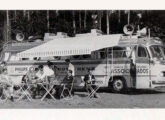 Ônibus Mercedes-Benz transformado em motor-home para a equipe de jornalistas dos Diários Associados.