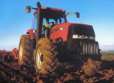 Trator pesado Case IH Magnum MX 240, com 240 cv.